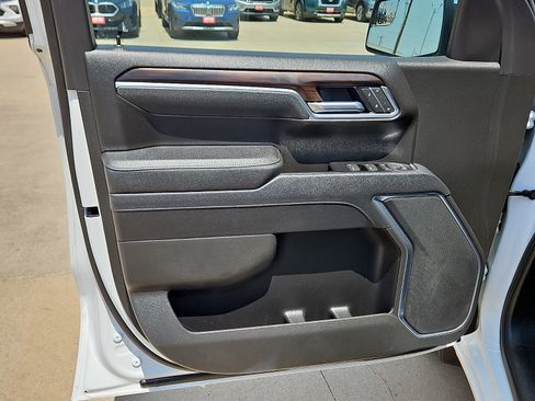 Used 2025 GMC Sierra 1500 SLT RWD image 12