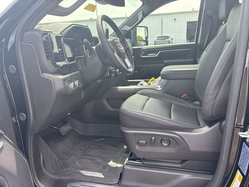 Used 2025 GMC Sierra 2500 SLT w/ SLT Premium Package AWD/4WD image 11