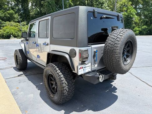 Used 2015 Jeep Wrangler Unlimited Sahara w/ Connectivity Group AWD/4WD image 11