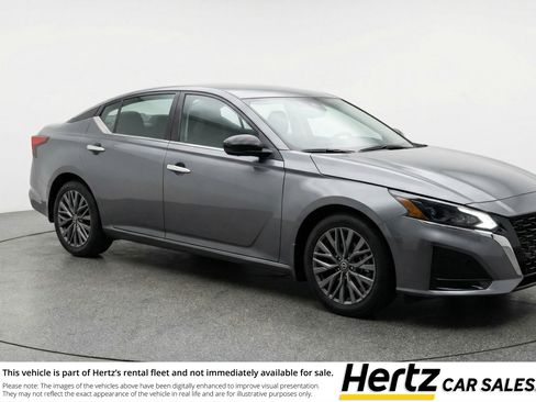 Used 2025 Nissan Altima 2.5 SV image 1