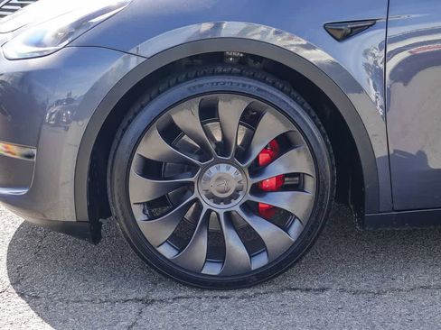 Used 2022 Tesla Model Y Performance image 10