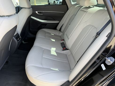 Used 2025 Hyundai Sonata Limited FWD image 30