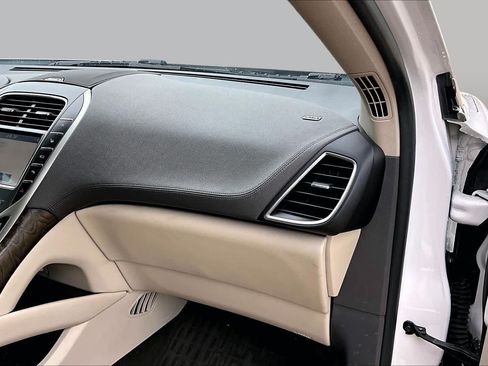Used 2019 Lincoln Nautilus Reserve FWD image 19