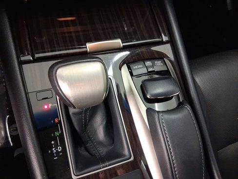 Used 2014 Lexus LS 460 w/ Comfort Package image 15