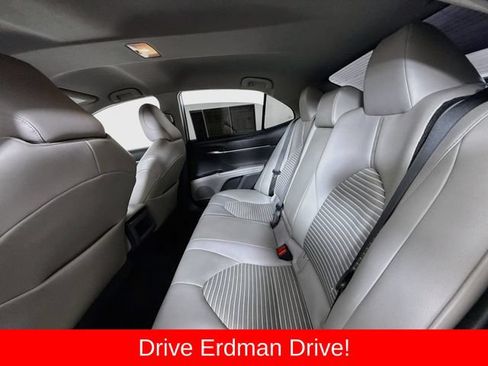 Used 2020 Toyota Camry SE FWD image 9