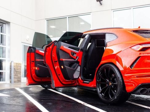Used 2019 Lamborghini Urus AWD/4WD image 16