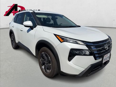 Certified 2025 Nissan Rogue SV image 5