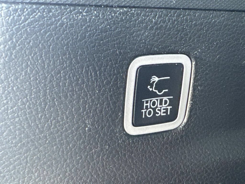 Used 2024 Jeep Wagoneer L Series III w/ Flexible Seating Group AWD/4WD image 14