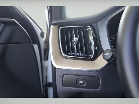 New 2026 Volvo XC60 B5 Plus w/ Protection Package Premier image 10