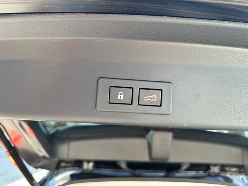 Used 2023 Subaru Ascent Touring w/ Popular Package #2A image 8