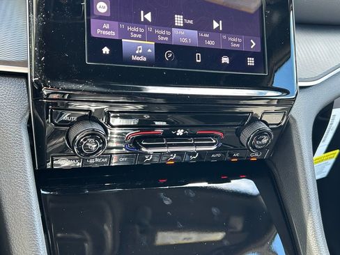 New 2025 Jeep Grand Cherokee Laredo image 45