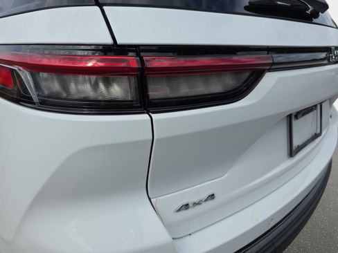 Certified 2023 Jeep Grand Cherokee Laredo AWD/4WD image 30