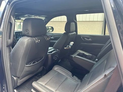Used 2022 Chevrolet Tahoe High Country RWD image 3