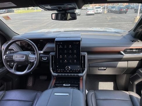 Used 2025 GMC Yukon Denali RWD image 16