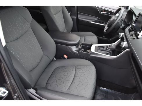 Used 2021 Toyota RAV4 XLE w/ Convenience Package image 29