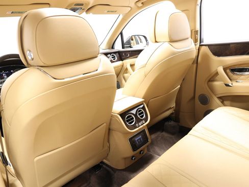 Used 2018 Bentley Bentayga AWD/4WD image 64