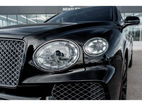 Used 2022 Bentley Bentayga image 23