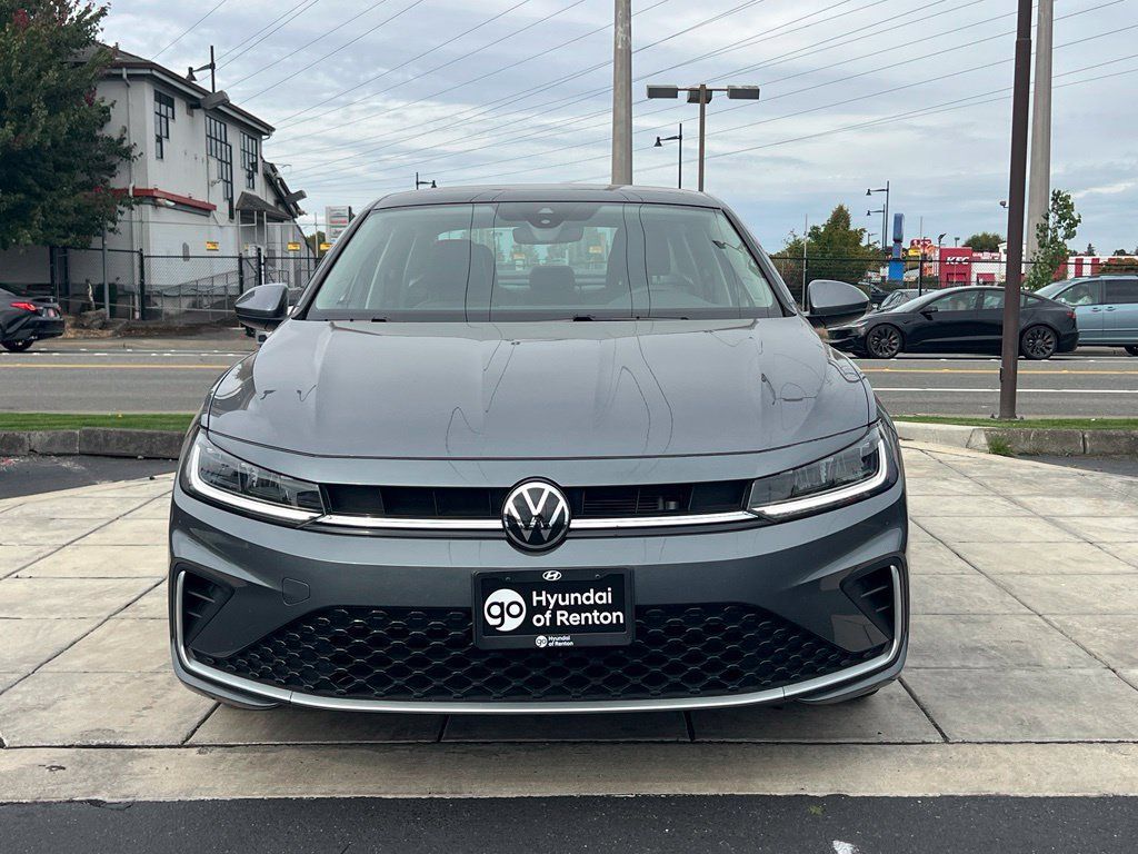 Used 2025 Volkswagen Jetta SE FWD image 4