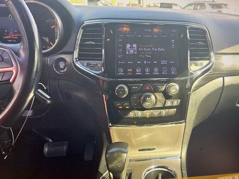 Used 2020 Jeep Grand Cherokee Altitude image 2