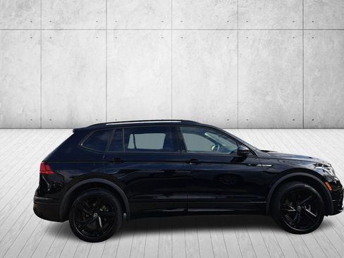 Used 2023 Volkswagen Tiguan SE R-Line image 4