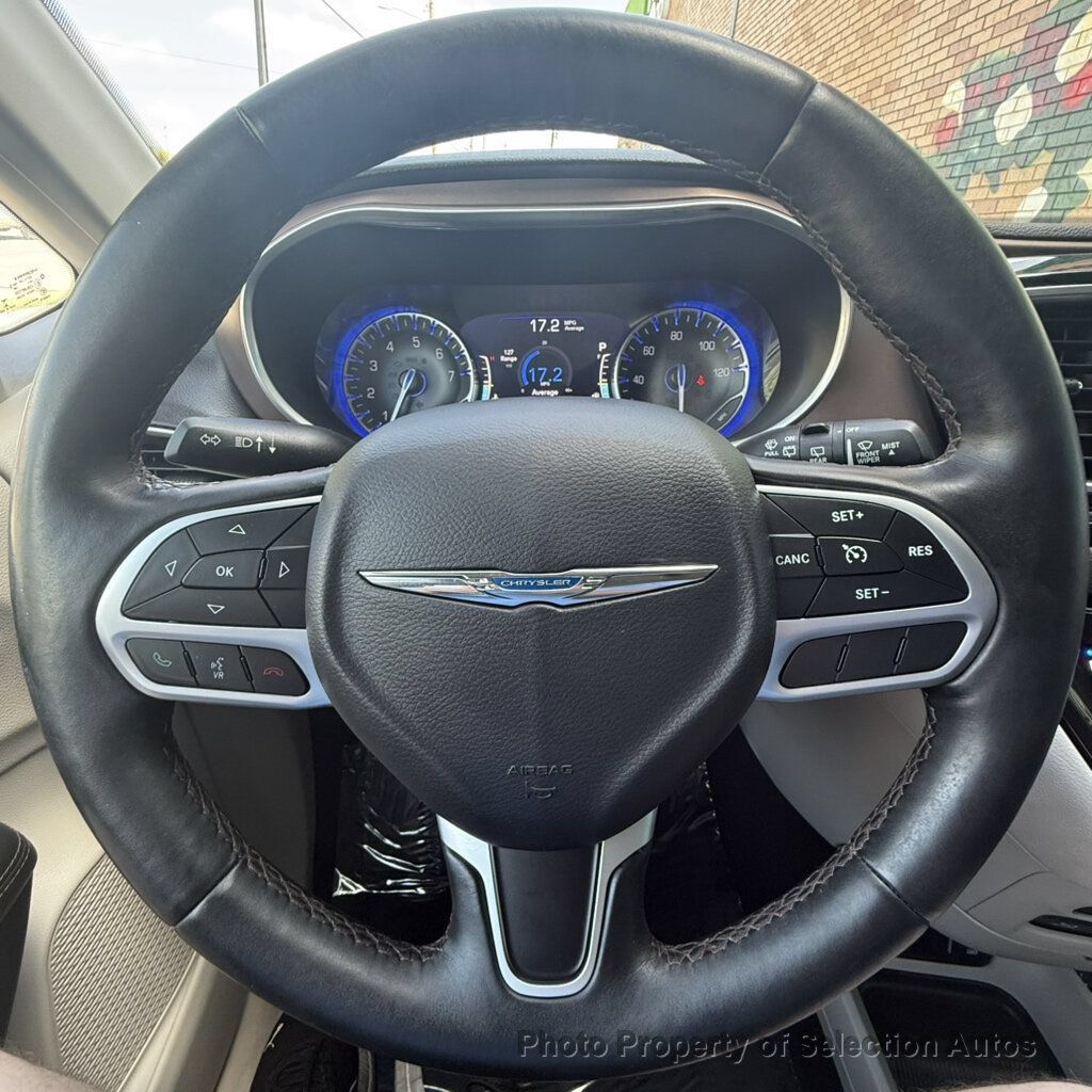 Used 2017 Chrysler Pacifica Touring-L Plus FWD image 19