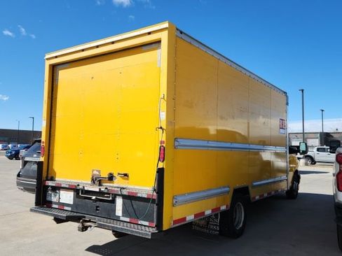 Used 2017 GMC Savana 3500 Extended image 3