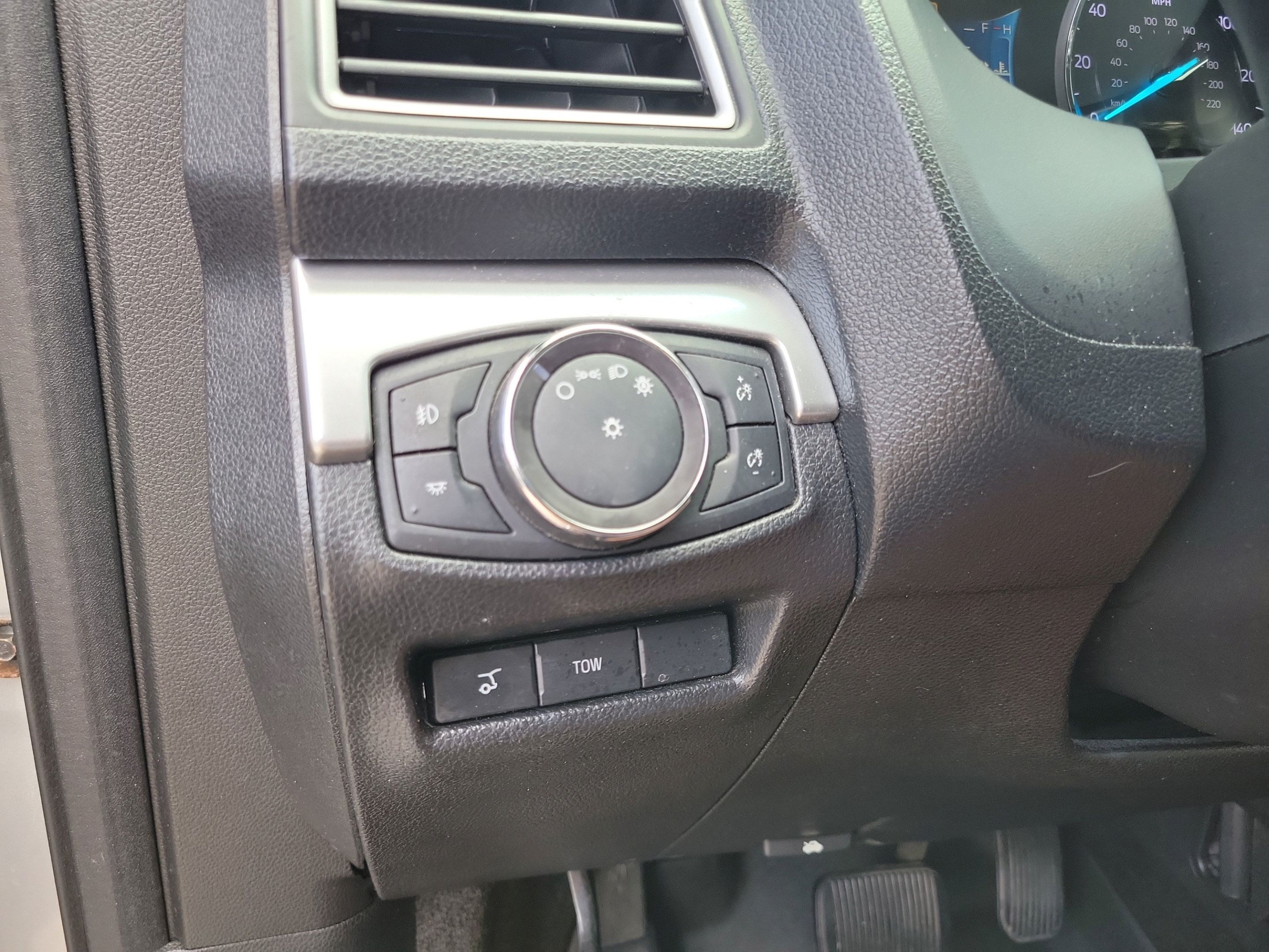 Used 2017 Ford Explorer XLT w/ Equipment Group 201A FWD image 19