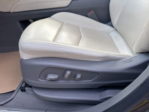 Used 2020 Cadillac XT5 Premium Luxury w/ LPO, Floor Liner Package AWD/4WD image 11