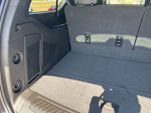 Used 2025 Chevrolet Suburban LT w/ Comfort Package image 26