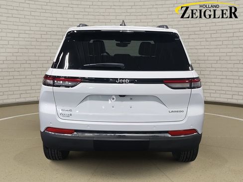Used 2023 Jeep Grand Cherokee Laredo AWD/4WD image 6