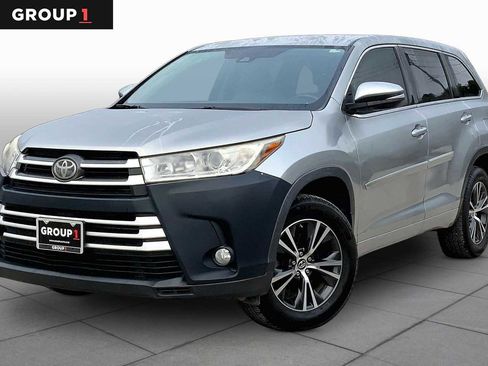 Used 2017 Toyota Highlander Plus FWD image 1