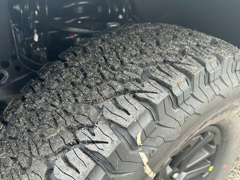 New 2025 Ford F150 Raptor AWD/4WD image 9
