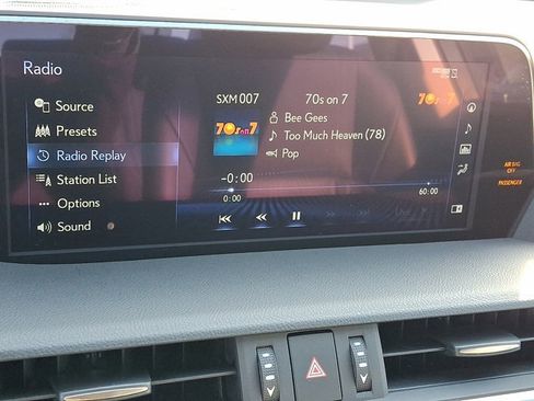 Used 2020 Lexus ES 300h w/ Luxury Package image 19