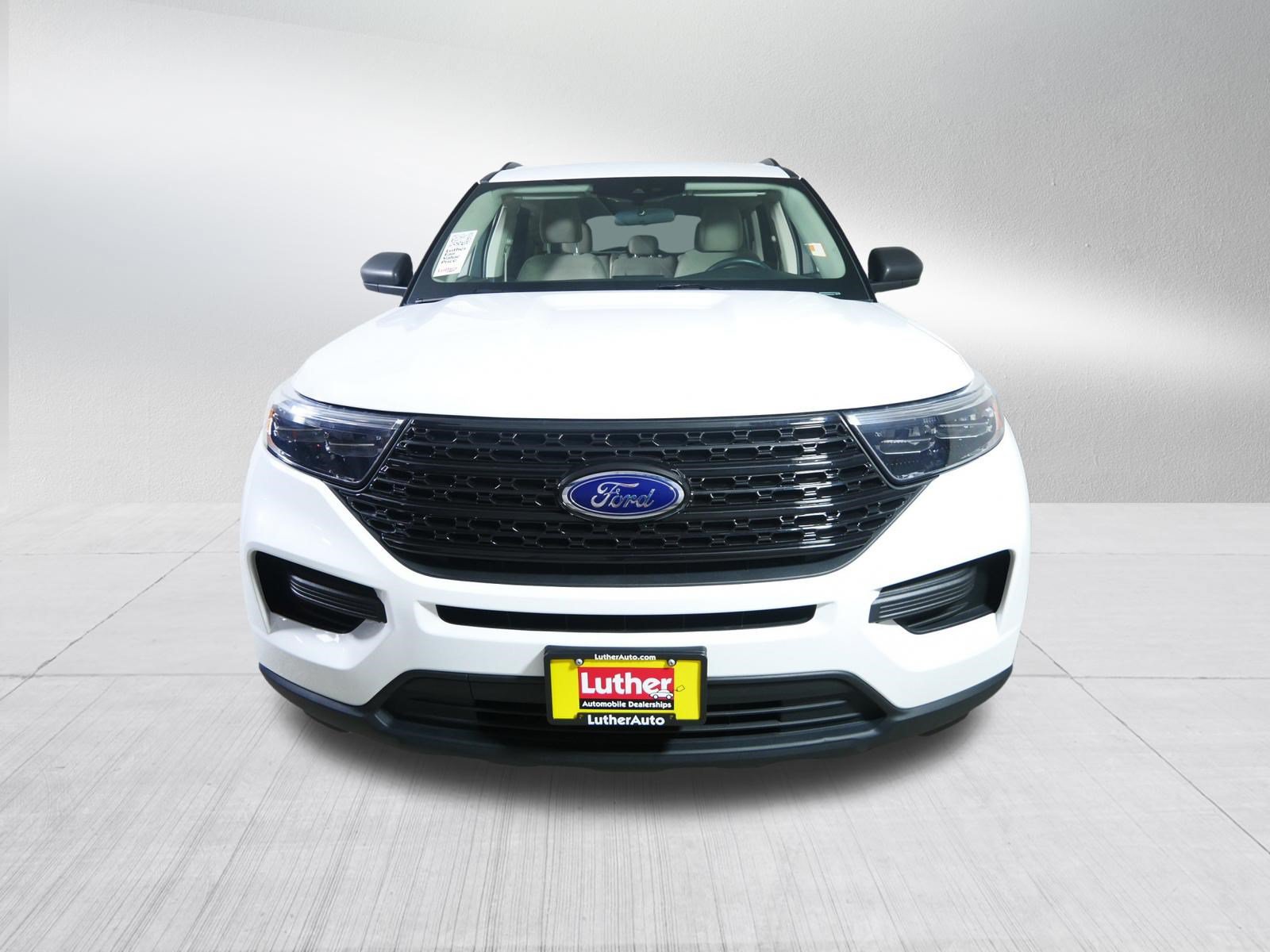 Used 2023 Ford Explorer XLT AWD/4WD image 2