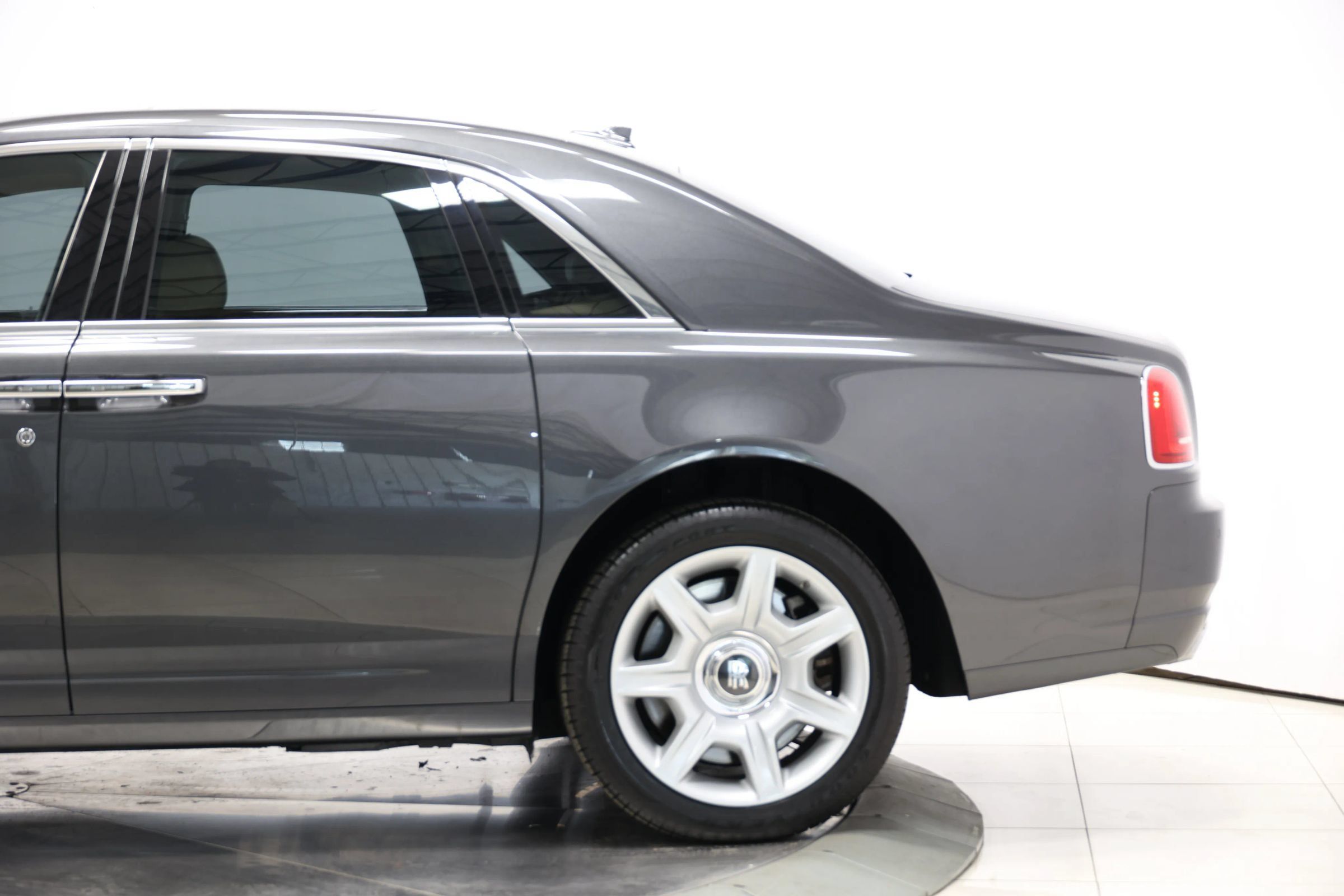 Used 2011 Rolls-Royce Ghost RWD image 11