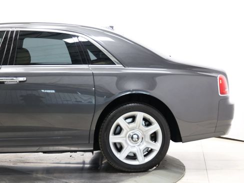 Used 2011 Rolls-Royce Ghost RWD image 11