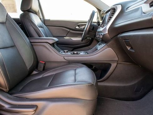 Used 2020 GMC Acadia SLT image 13