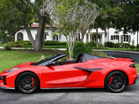 Used 2023 Chevrolet Corvette Z06 w/ Stealth Interior Trim Package RWD image 31