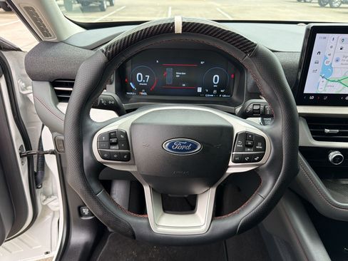 Used 2025 Ford Explorer Active w/ Active Comfort Package RWD image 11