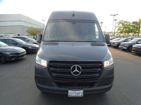 Used 2022 Mercedes-Benz Sprinter 2500 image 2