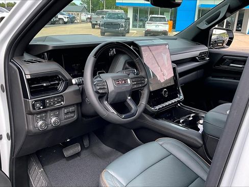 New 2026 GMC Yukon AT4 w/ AT4 Premium Plus Package AWD/4WD image 6