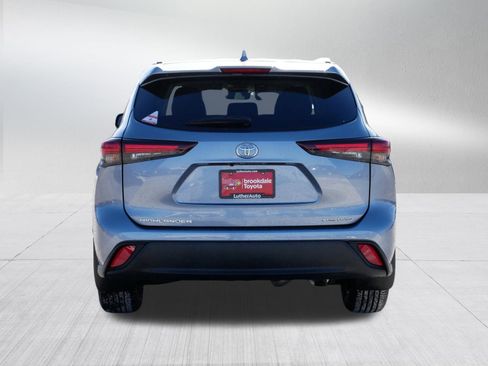 Certified 2024 Toyota Highlander XLE image 6