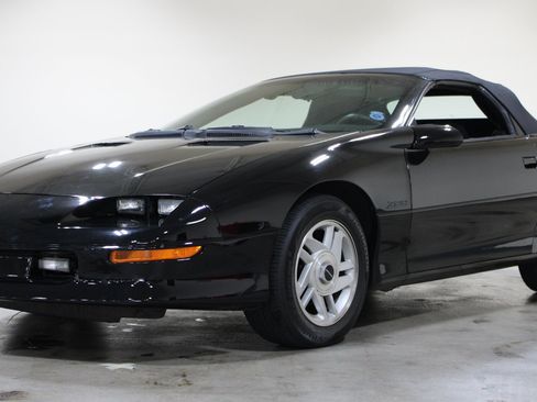 Used 1995 Chevrolet Camaro Z28 RWD image 25