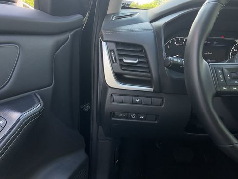 Used 2025 Nissan Rogue SV image 25