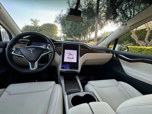 Used 2017 Tesla Model X 75D image 11