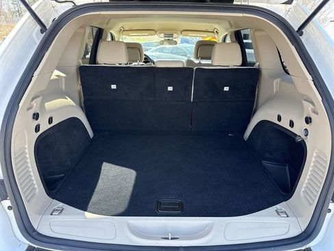 Used 2021 Jeep Grand Cherokee Laredo image 27