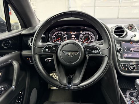 Used 2019 Bentley Bentayga image 13
