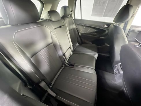 Used 2022 Volkswagen Tiguan SE image 25