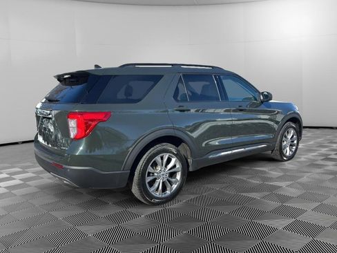 Certified 2022 Ford Explorer XLT w/ Equipment Group 202A image 4
