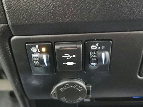 Used 2020 Toyota Sienna Limited Premium image 34